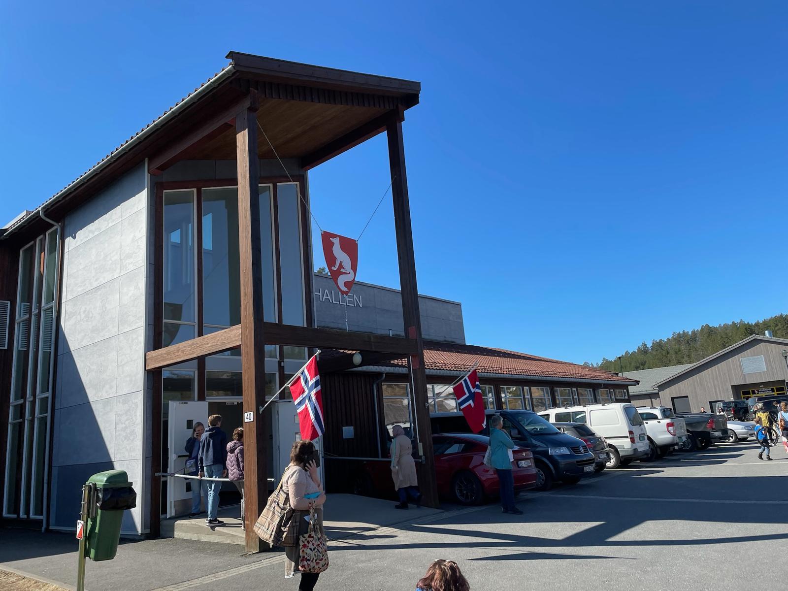 ingang bruktmaked Vegårsheihallen