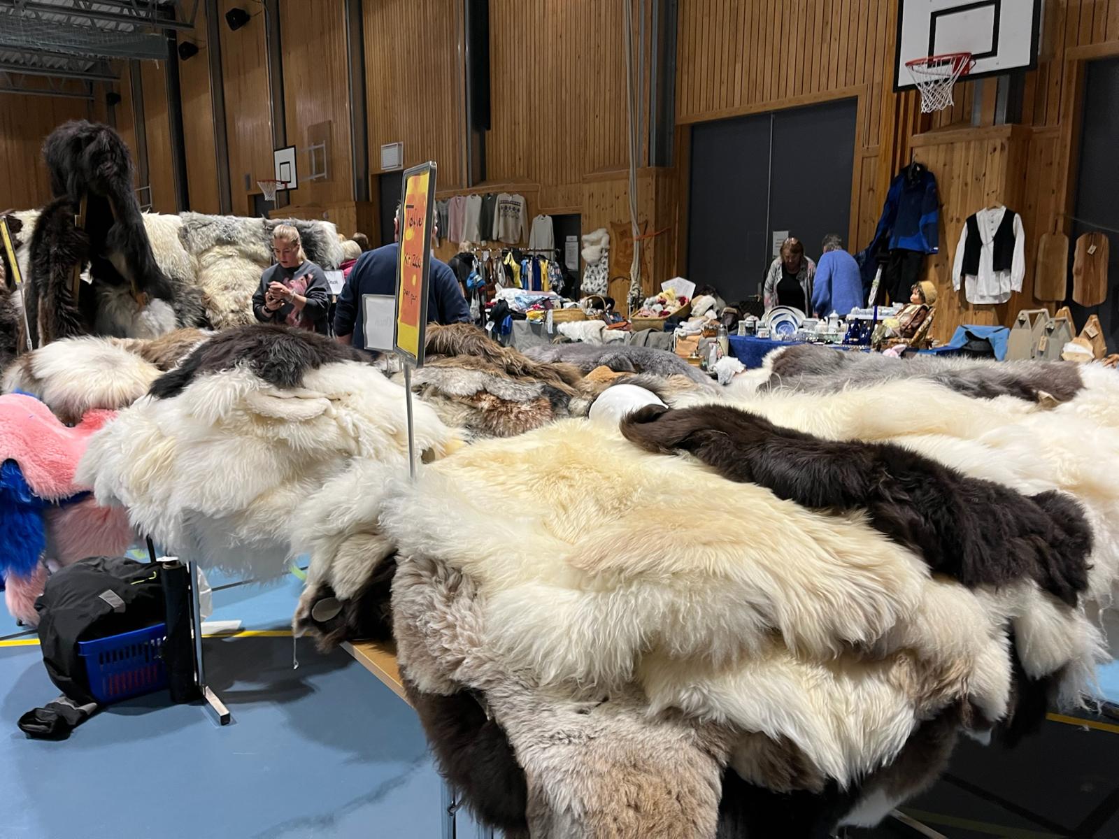 standholdere på bruktmarkedet i Vegårshei»